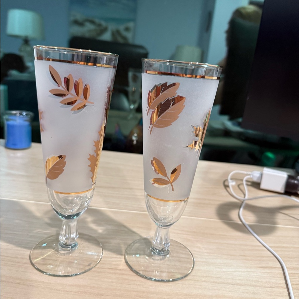 2 replacement Vintage Frosted Glasses with Gold Leaf Design